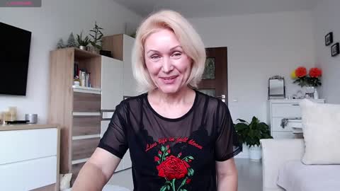 Snapshot of jasmin18v chatting on October 29, 2025, 7:54 am Jasmin room for people 40 online show from October 29, 2025, 7:54 am