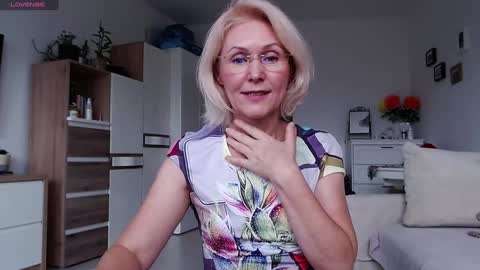 Snapshot of jasmin18v chatting on November 2, 2025, 12:40 pm Jasmin room for people 40 online show from November 2, 2025, 12:40 pm