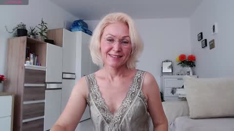 Snapshot of jasmin18v chatting on November 5, 2025, 10:59 am Jasmin room for people 40 online show from November 5, 2025, 10:59 am