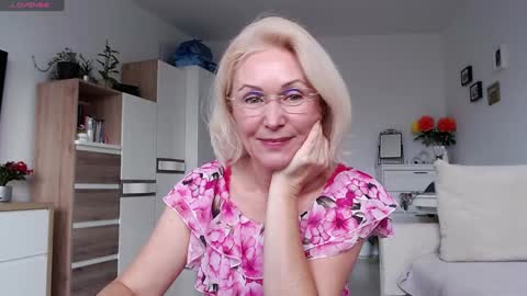 Snapshot of jasmin18v chatting on November 8, 2025, 7:52 am Jasmin room for people 40 online show from November 8, 2025, 7:52 am
