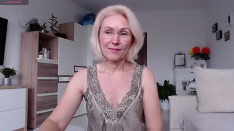 Snapshot of jasmin18v chatting on November 10, 2025, 8:24 am Jasmin room for people 40 online show from November 10, 2025, 8:24 am