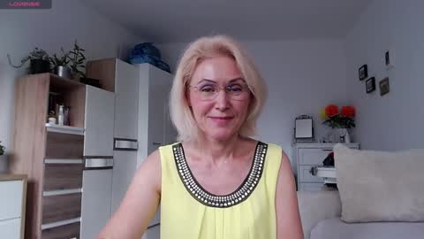Snapshot of jasmin18v chatting on November 12, 2025, 11:54 am Jasmin room for people 40 online show from November 12, 2025, 11:54 am