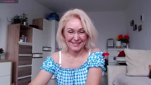Snapshot of jasmin18v chatting on November 16, 2025, 10:54 am Jasmin room for people 40 online show from November 16, 2025, 10:54 am