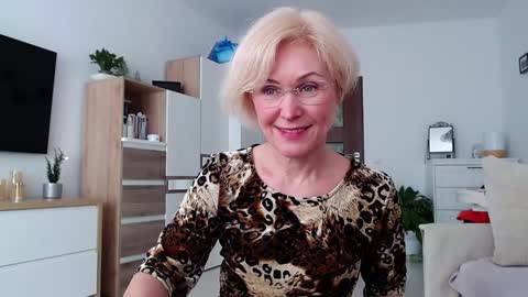 Snapshot of jasmin18v chatting on February 2, 2026, 12:37 pm Jasmin room for people 40 online show from February 2, 2026, 12:37 pm