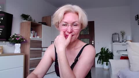 Snapshot of jasmin18v chatting on March 8, 2026, 6:17 am Jasmin room for people 40 online show from March 8, 2026, 6:17 am