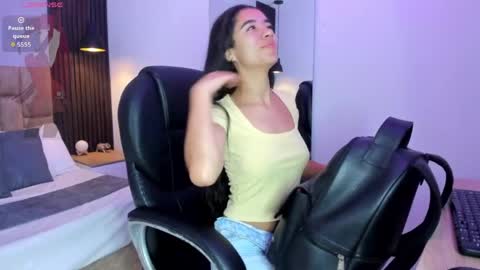 Jasmin  online show from May 15, 2026, 10:33 am