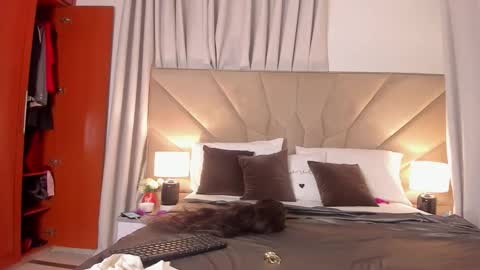 jasmin_melons online show from February 5, 2026, 1:21 am