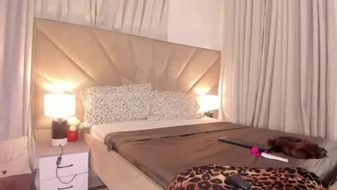 jasmin_melons online show from April 25, 2026, 3:42 am