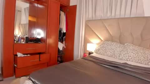 jasmin_melons online show from June 18, 2026, 3:51 am