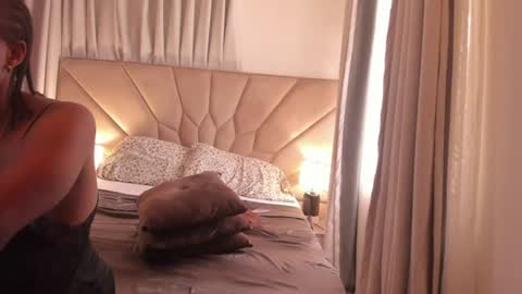 jasmin_melons online show from June 18, 2026, 10:52 am