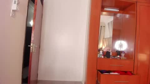 jasmin_melons online show from June 27, 2026, 3:22 am