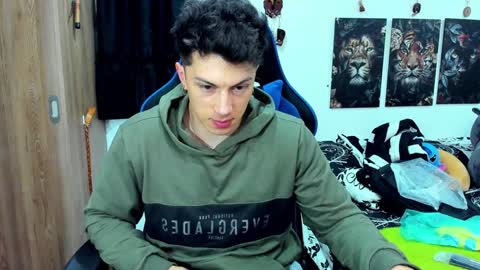 Snapshot of javiersexymann chatting on December 10, 2024, 12:28 am Javier online show from December 10, 2024, 12:28 am