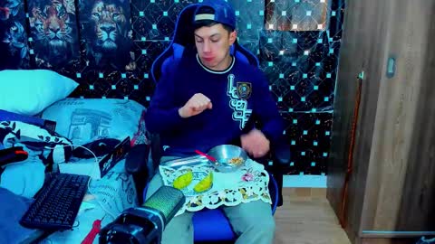 Snapshot of javiersexymann chatting on December 15, 2025, 6:12 pm Javier online show from December 15, 2025, 6:12 pm