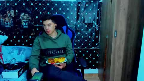 Javier online show from December 17, 2025, 12:38 am