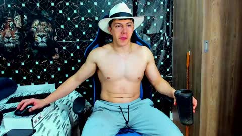 Snapshot of javiersexymann chatting on May 18, 2026, 12:07 am Javier online show from May 18, 2026, 12:07 am