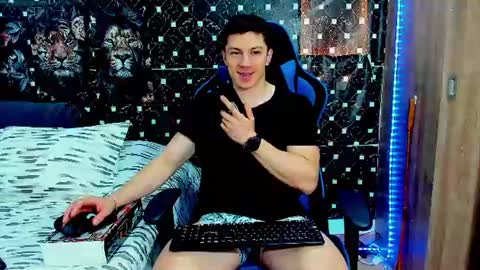 Javier online show from July 10, 2026, 4:09 pm