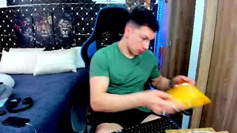 Javier online show from July 25, 2026, 6:05 pm