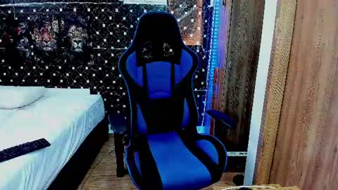 Javier online show from July 27, 2026, 5:42 pm