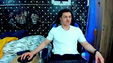 Javier online show from July 30, 2026, 4:33 am