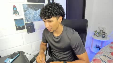 Snapshot of jay_aalvarez chatting on April 7, 2026, 9:15 pm Jay online show from April 7, 2026, 9:15 pm