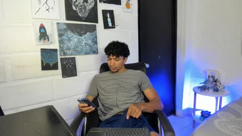 Snapshot of jay_aalvarez chatting on April 10, 2026, 7:18 pm Jay online show from April 10, 2026, 7:18 pm