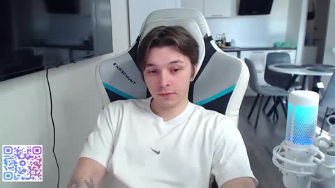 Snapshot of jayce_icestone chatting on June 3, 2026, 4:37 am Jayce online show from June 3, 2026, 4:37 am