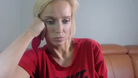 Snapshot of jaydenangel chatting on May 28, 2026, 7:33 pm Blondie Queen Jayden online show from May 28, 2026, 7:33 pm
