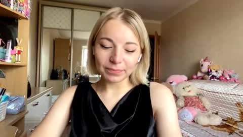 Snapshot of jaynafriess chatting on October 15, 2025, 8:03 am Mira online show from October 15, 2025, 8:03 am