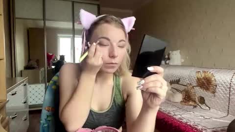 Snapshot of jaynafriess chatting on November 12, 2025, 8:37 am Mira online show from November 12, 2025, 8:37 am