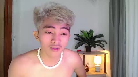 jaysee_hugecox online show from April 18, 2026, 7:58 pm