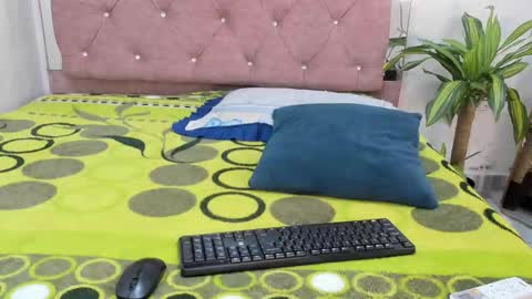 jazmin040_ online show from January 15, 2026, 11:48 am