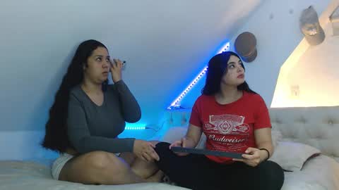 Jazmin and Scarlett online show from October 17, 2025, 9:45 am