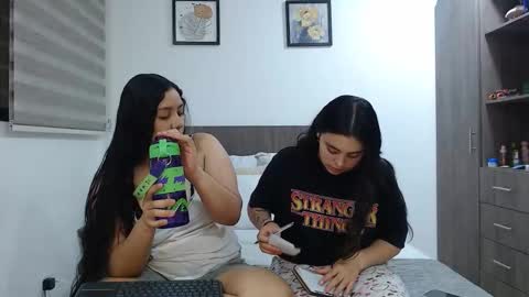 Jazmin and Scarlett online show from March 4, 2026, 6:19 am