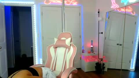 Jazmine Fox online show from June 26, 2026, 8:57 pm