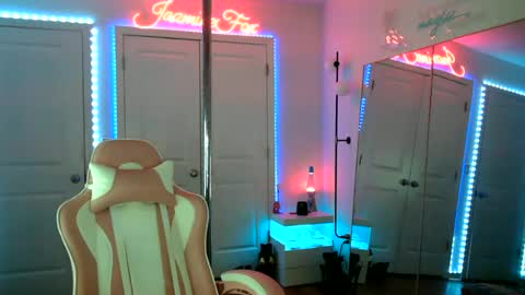 Jazmine Fox online show from July 23, 2026, 7:56 pm
