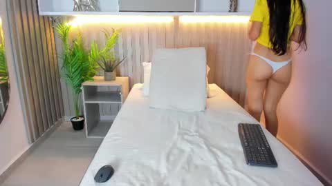 Snapshot of jazminmoree chatting on July 22, 2026, 8:44 pm Jazmin online show from July 22, 2026, 8:44 pm
