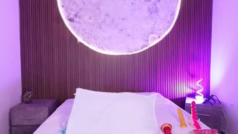 Jazminrusso  online show from February 3, 2026, 6:51 am