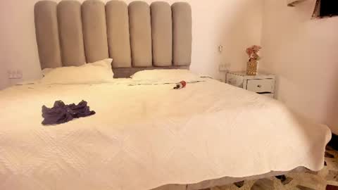 Jazminrusso  online show from June 14, 2026, 2:24 am