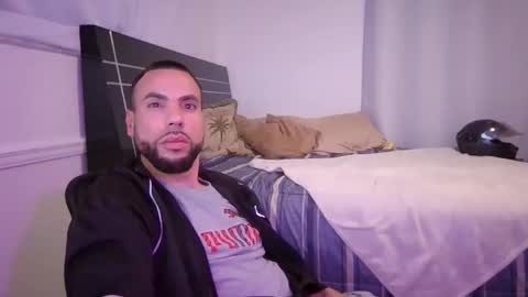 Snapshot of jcmax305 chatting on March 5, 2025, 6:33 am JcMax305 online show from March 5, 2025, 6:33 am