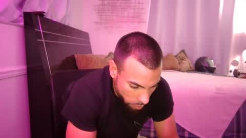 Snapshot of jcmax305 chatting on March 8, 2025, 3:02 pm JcMax305 online show from March 8, 2025, 3:02 pm