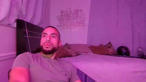 Snapshot of jcmax305 chatting on March 9, 2025, 3:32 am JcMax305 online show from March 9, 2025, 3:32 am