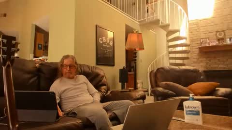 JDinEuless online show from October 31, 2025, 5:14 pm