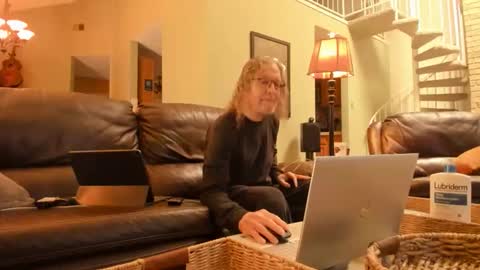 JDinEuless online show from December 21, 2025, 4:47 pm