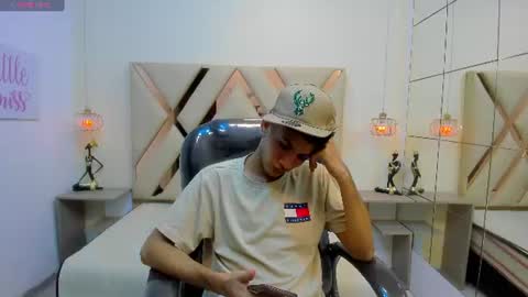 Snapshot of jdwhite18 chatting on July 12, 2026, 1:29 am jdwhite18 online show from July 12, 2026, 1:29 am