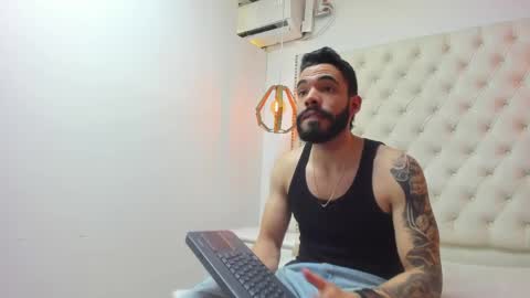 JEAN online show from April 22, 2026, 7:48 pm