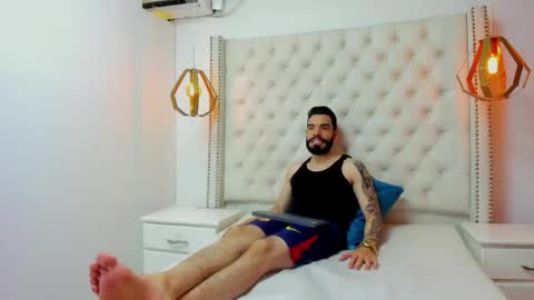 JEAN online show from April 25, 2026, 7:44 pm