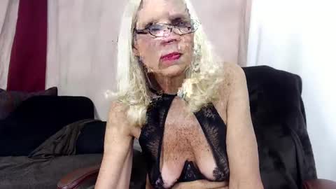 Snapshot of jean_saint_sin chatting on June 5, 2026, 5:58 am Jean Saint Sin online show from June 5, 2026, 5:58 am