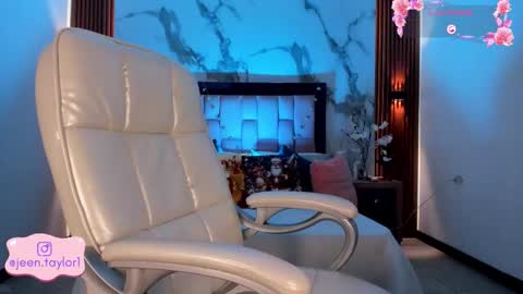 Snapshot of jeen_taylor chatting on November 24, 2025, 8:08 pm Jeen Taylor online show from November 24, 2025, 8:08 pm