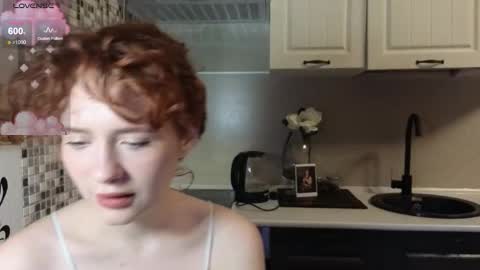 Snapshot of jelly_cherry chatting on October 22, 2025, 8:19 pm Emily online show from October 22, 2025, 8:19 pm