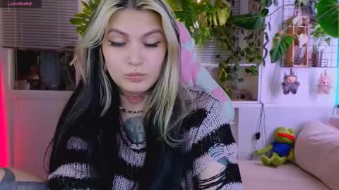 Jelya online show from September 8, 2025, 3:33 pm